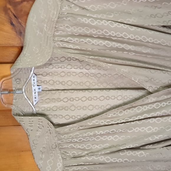 TRINA TURK* size 6 faux wrap belted long sleeve champagne chain print silk dress - Picture 8 of 17